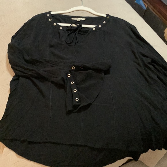 Bell sleeve top. XL - Picture 10 of 11